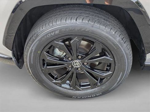 Used 2022 Toyota RAV4 SE w/ Convenience Package image 24