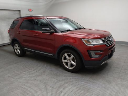 Used 2017 Ford Explorer XLT w/ Equipment Group 202A AWD/4WD image 11