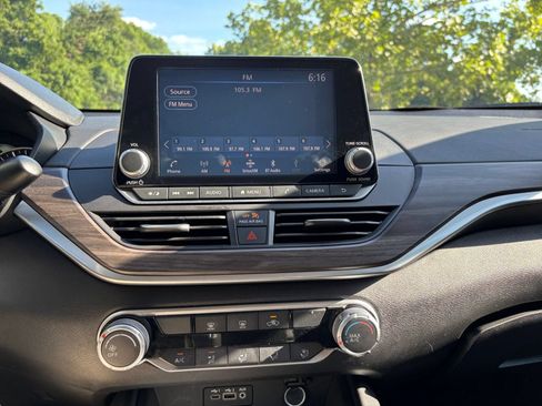 Used 2025 Nissan Altima 2.5 SV FWD image 14