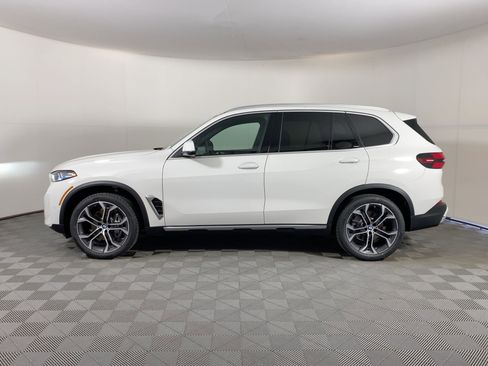 New 2026 BMW X5 sDrive40i w/ Executive Package image 2