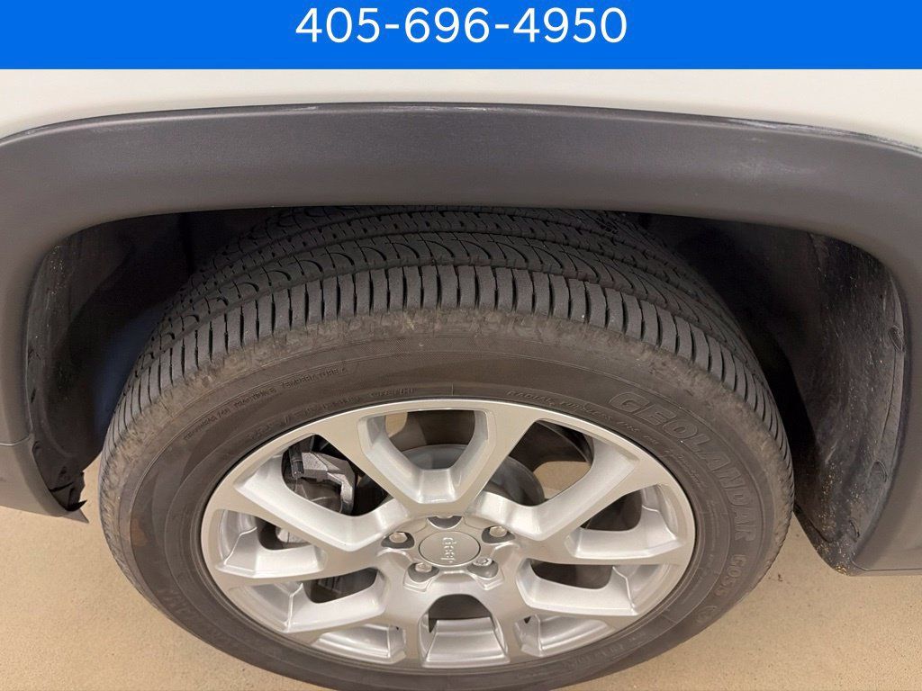 Used 2024 Jeep Compass Latitude AWD/4WD image 10
