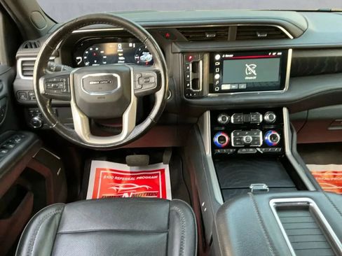 Used 2022 GMC Yukon XL Denali image 16