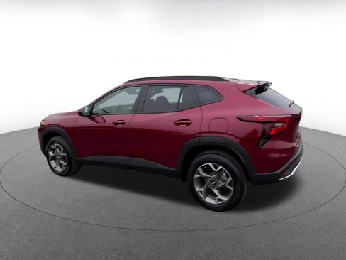 Used 2025 Chevrolet Trax LT w/ LT Convenience Package image 10