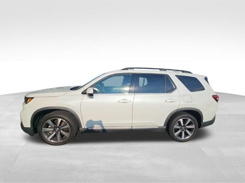 Used 2023 Honda Pilot Touring image 2