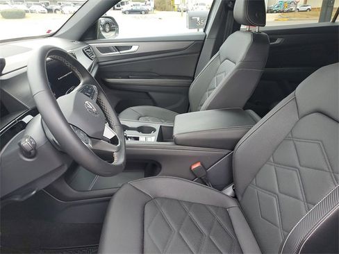 Certified 2025 Volkswagen Atlas Cross Sport SE image 17