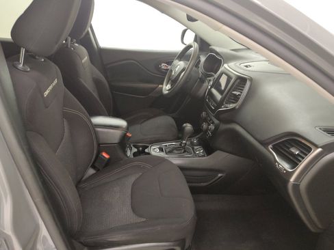 Used 2021 Jeep Cherokee Latitude AWD/4WD image 21