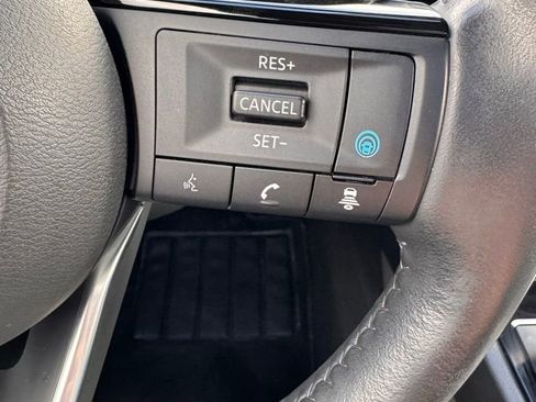 Used 2023 Nissan Rogue SV w/ SV Premium B Package image 31