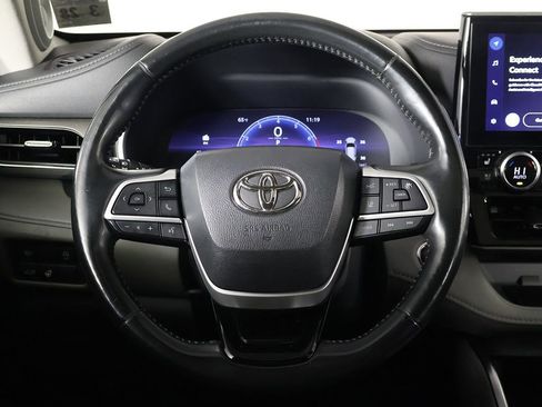 Used 2023 Toyota Highlander Limited AWD/4WD image 40
