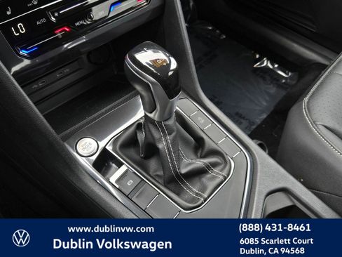 Used 2023 Volkswagen Tiguan SE image 18