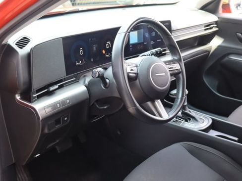 Used 2025 Hyundai Kona SEL FWD image 12