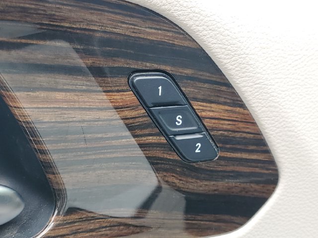 Used 2021 Chrysler Pacifica Limited w/ Uconnect Theater Family Group FWD image 12