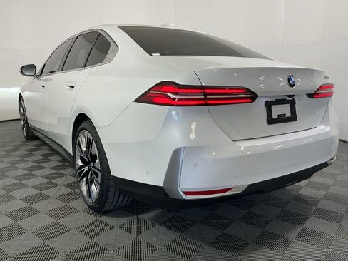 Certified 2025 BMW 530i w/ Premium Package RWD image 7