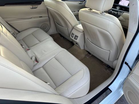 Used 2013 Lexus ES 350 w/ Luxury Pkg FWD image 32