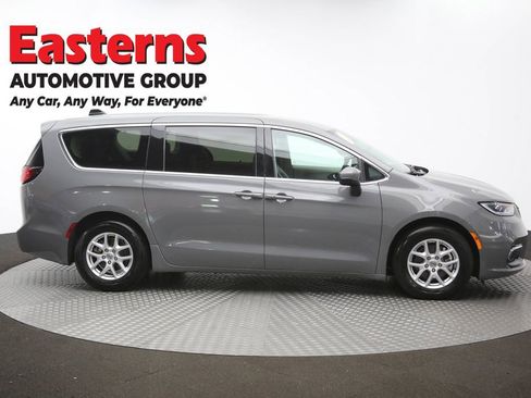 Used 2023 Chrysler Pacifica Touring-L FWD image 46