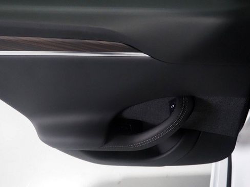 Used 2022 Tesla Model S AWD image 65