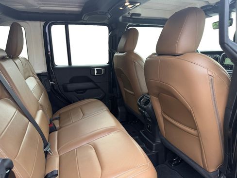 Used 2022 Jeep Wrangler Unlimited Sahara w/ Cold Weather Group AWD/4WD image 20