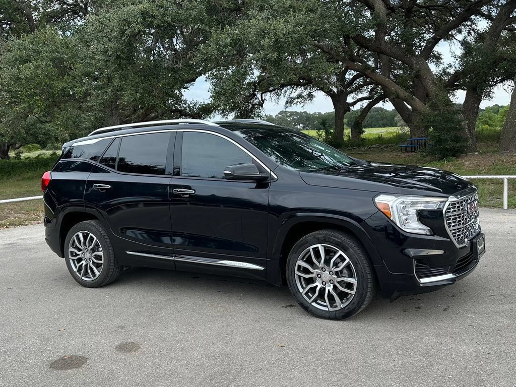 Used 2023 GMC Terrain Denali w/ LPO, Floor Liner Package AWD/4WD image 3