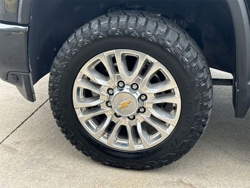 Used 2023 Chevrolet Silverado 2500 High Country w/ Z71 Off-Road Package image 9