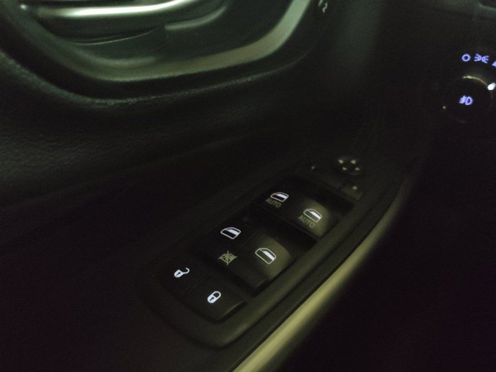 Used 2019 Jeep Cherokee Limited AWD/4WD image 27