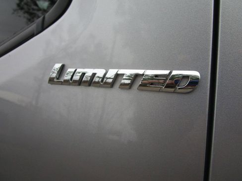 Used 2017 Toyota Tacoma Limited image 15