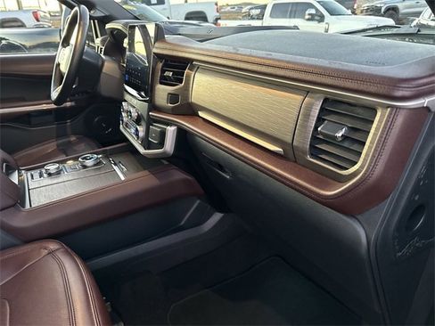 Used 2024 Ford Expedition Limited image 24