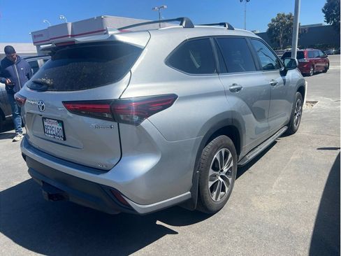 Used 2023 Toyota Highlander XLE AWD/4WD image 4