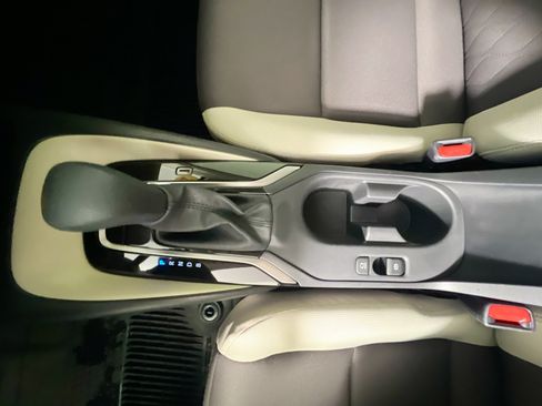 Used 2025 Toyota Corolla LE FWD image 24