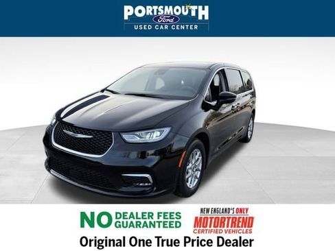 Used 2024 Chrysler Pacifica Touring-L image 16