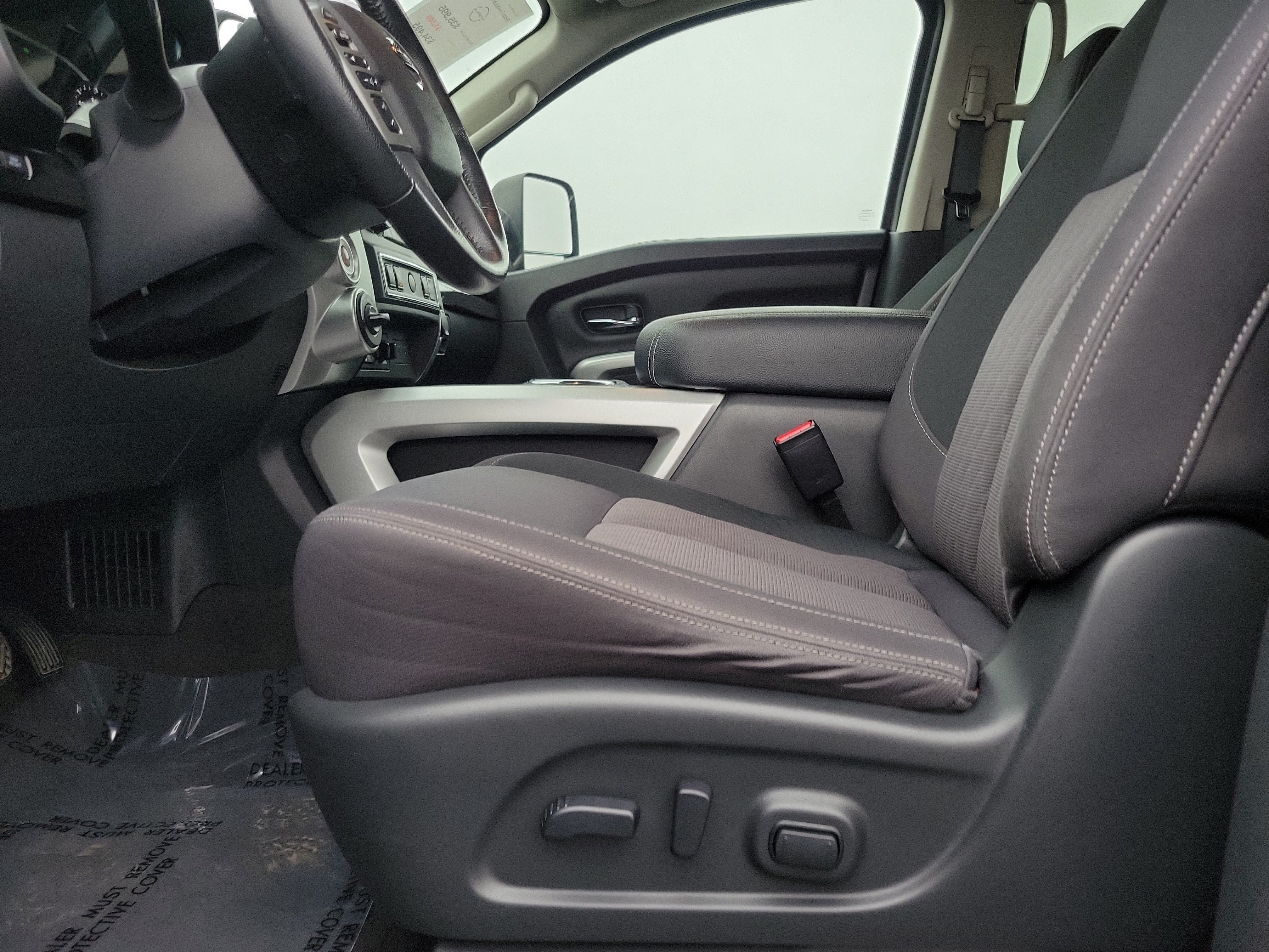 Used 2021 Nissan Titan SV w/ SV Convenience Package AWD/4WD image 16