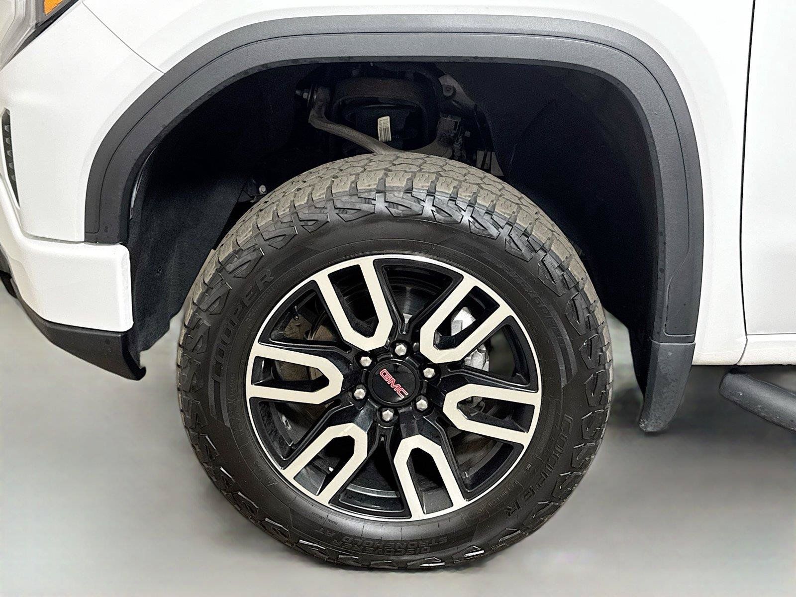 Used 2024 GMC Sierra 1500 AT4 w/ AT4 Preferred Package AWD/4WD image 30