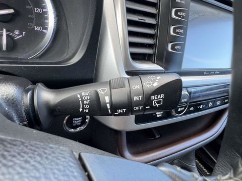 Used 2019 Toyota Highlander XLE AWD/4WD image 41