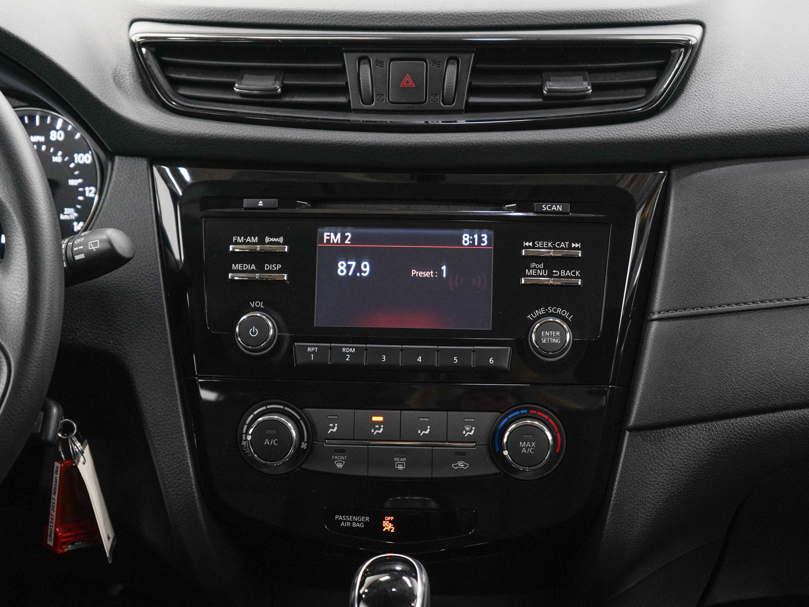 Used 2017 Nissan Rogue S AWD/4WD image 15