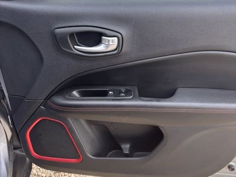 Used 2019 Jeep Compass Trailhawk image 19