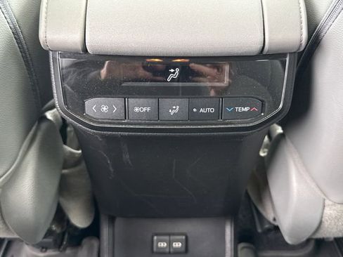Used 2022 Toyota Highlander XLE AWD/4WD image 21