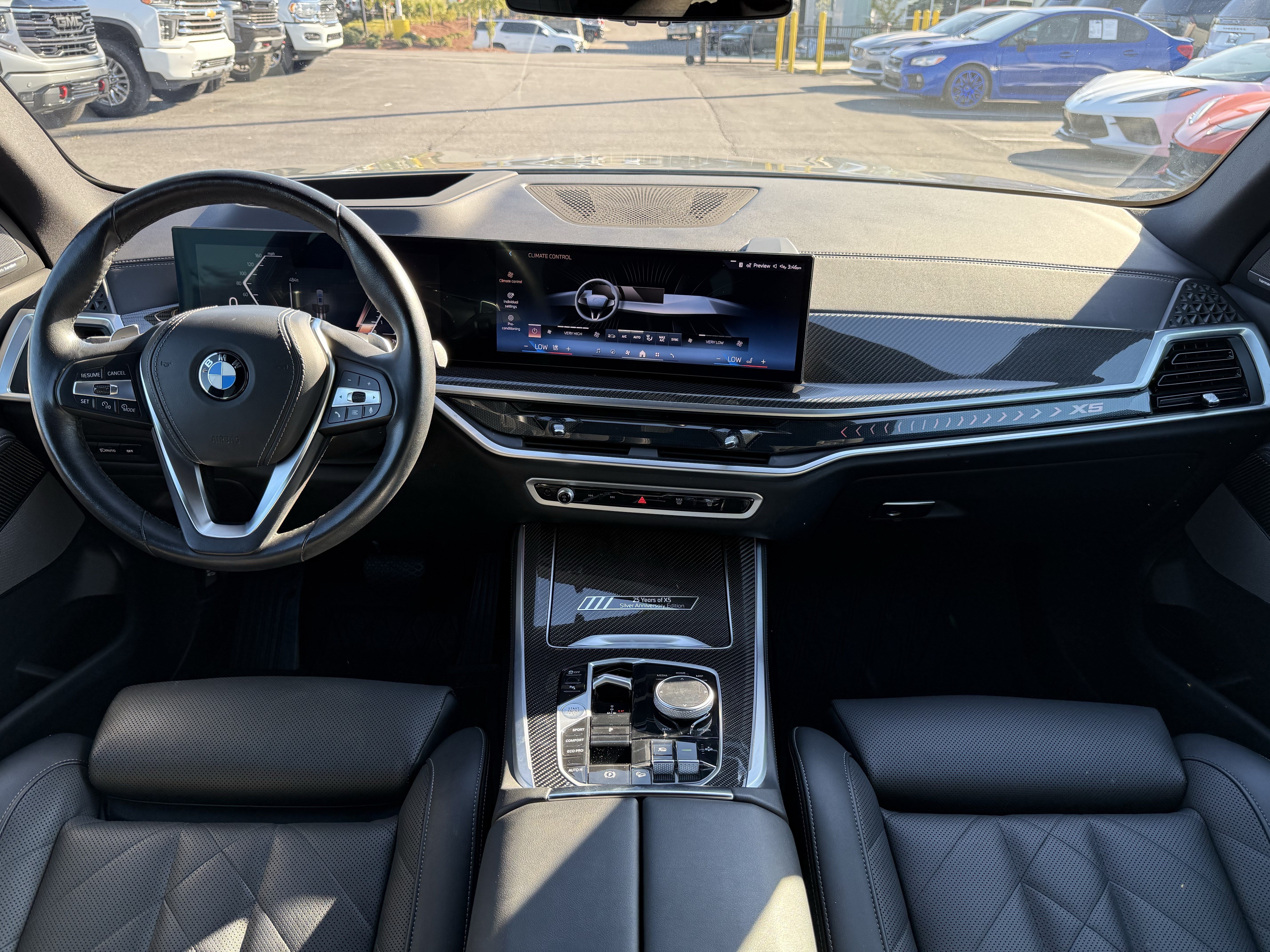 Used 2025 BMW X5 xDrive40i w/ Parking Assistance Package AWD/4WD image 31