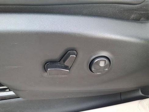 Used 2024 Chrysler Pacifica Limited image 25