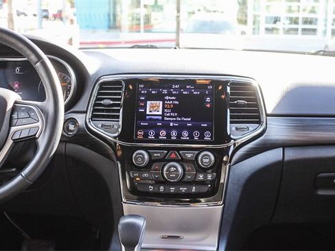 Used 2019 Jeep Grand Cherokee Altitude image 17