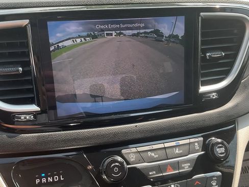 Used 2024 Chrysler Pacifica Touring-L FWD image 38