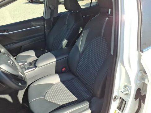 Used 2023 Toyota Camry SE FWD image 17