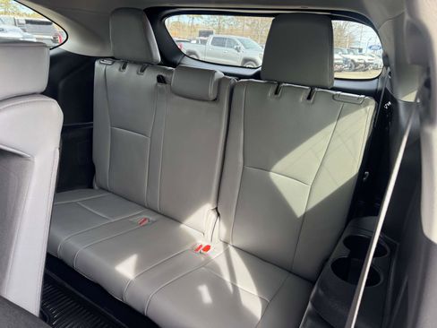 Used 2022 Toyota Highlander XLE image 16