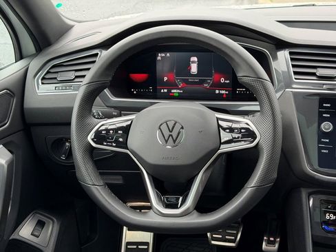 Used 2022 Volkswagen Tiguan SE R-Line image 20