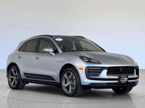 Used 2025 Porsche Macan image 10