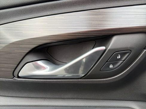 Used 2024 GMC Terrain SLE w/ Driver Convenience Package image 19