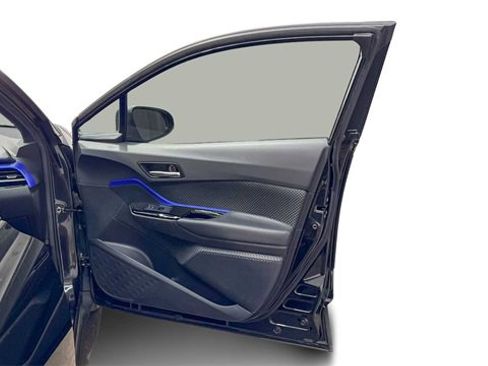 Used 2020 Toyota C-HR XLE image 9