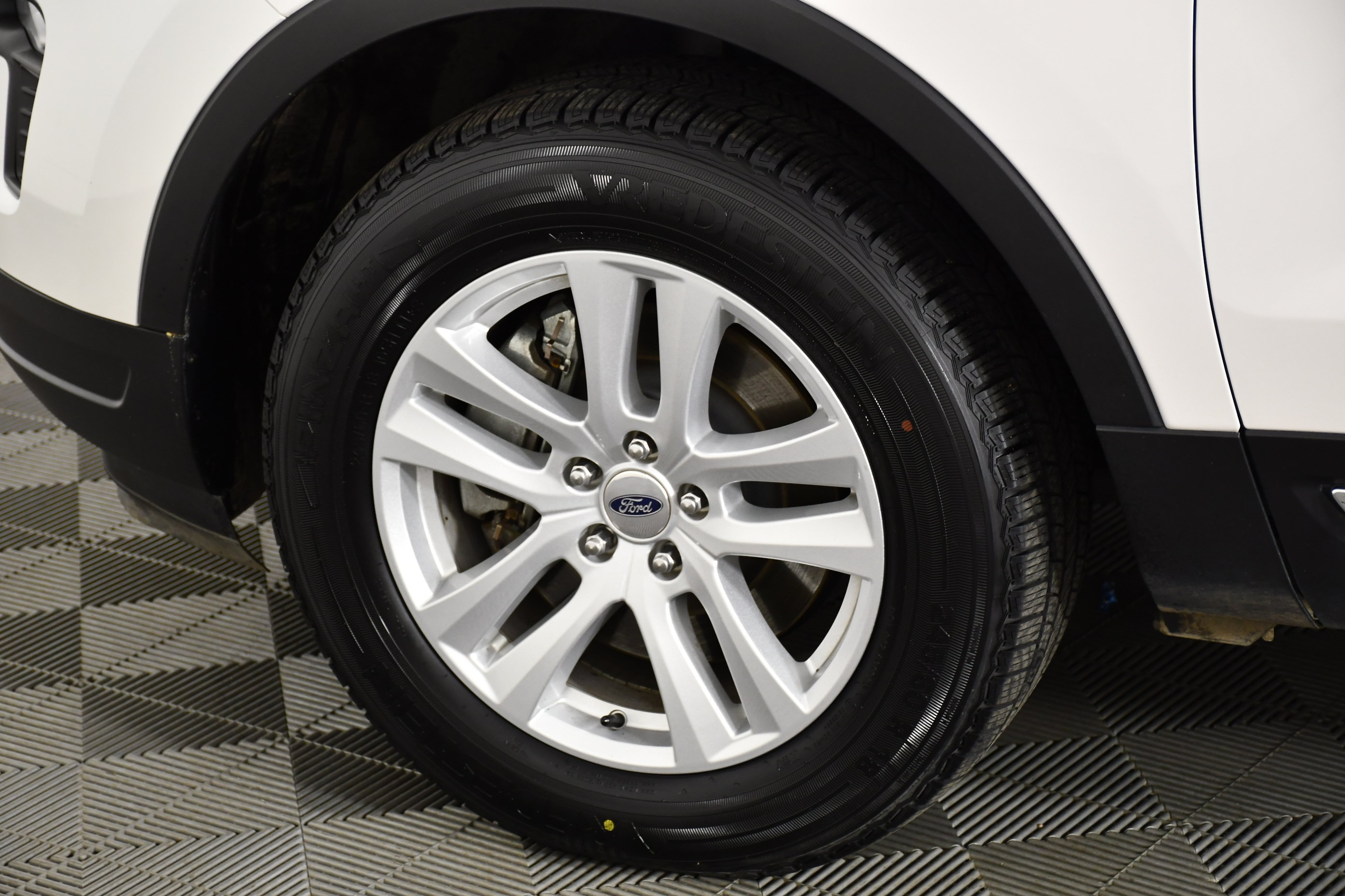 Used 2019 Ford Explorer XLT w/ Equipment Group 202A AWD/4WD image 49