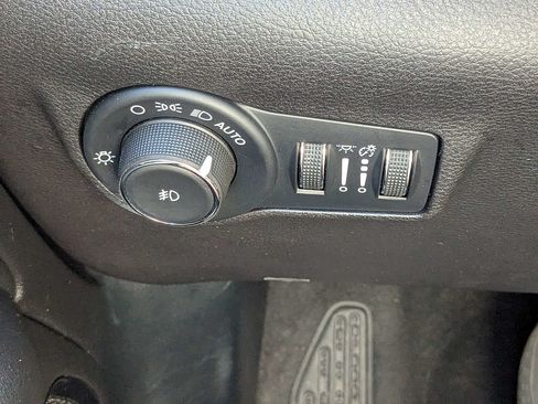 Used 2025 Jeep Compass Trailhawk AWD/4WD image 28