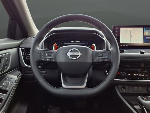 Used 2025 Nissan Rogue SL w/ SL Premium Package image 43