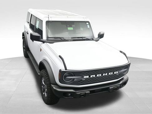 New 2025 Ford Bronco Badlands image 16