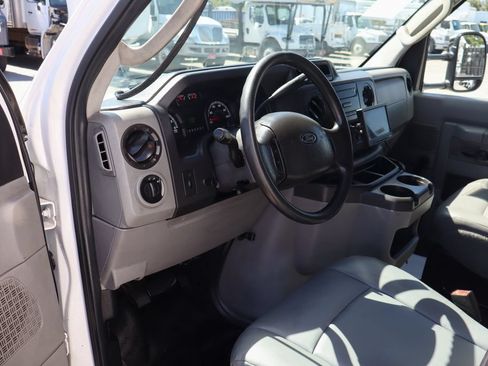 Used 2015 Ford E-450 and Econoline 450 Super Duty RWD image 22