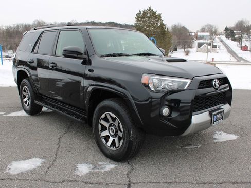Used 2019 Toyota 4Runner TRD Off-Road image 2
